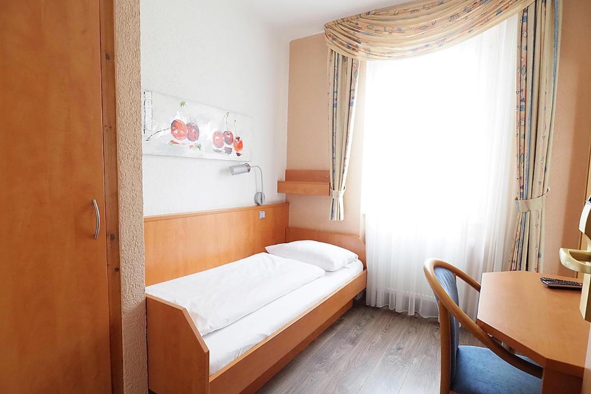 Hotel Europa - Restaurant Ruesselsheim Ngoại thất bức ảnh